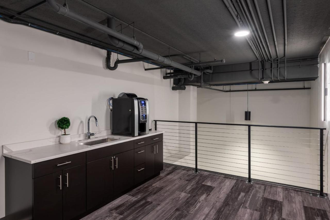 Modern 1Br Apt With Skywalk To Fiserv, Rooftop, And Parking Milwaukee Dış mekan fotoğraf