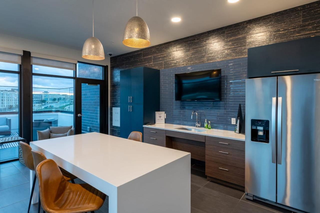 Modern 1Br Apt With Skywalk To Fiserv, Rooftop, And Parking Milwaukee Dış mekan fotoğraf
