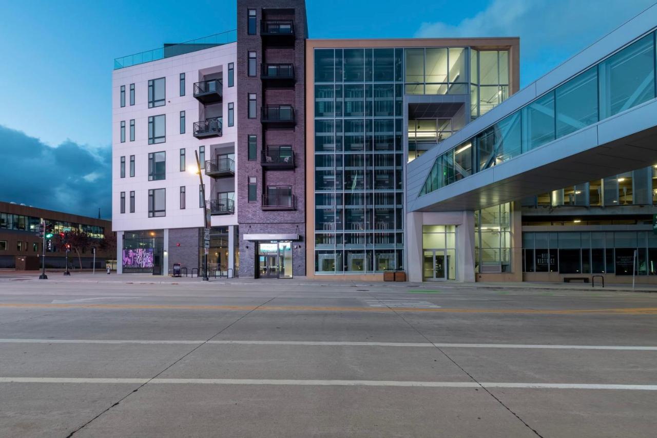Modern 1Br Apt With Skywalk To Fiserv, Rooftop, And Parking Milwaukee Dış mekan fotoğraf